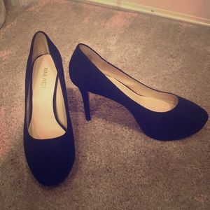 Black nine west pump